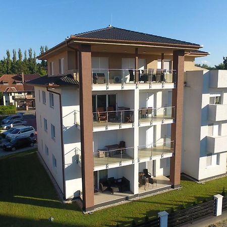 Laguna Beach Apartmanok Siófok Exterior foto